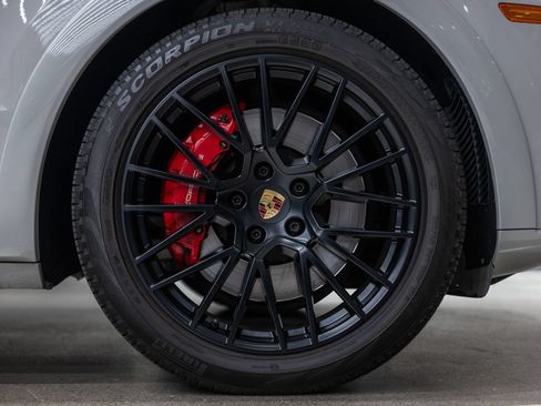 Certified 2023 Porsche Cayenne GTS AWD/4WD image 19