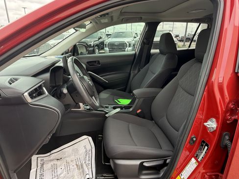 Certified 2024 Toyota Corolla Cross LE w/ Moonroof Package FWD image 17
