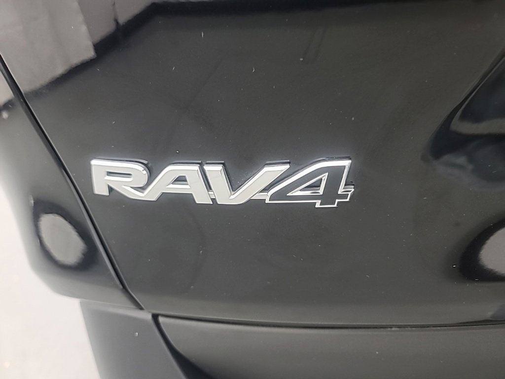 Used 2025 Toyota RAV4 XLE AWD/4WD image 11