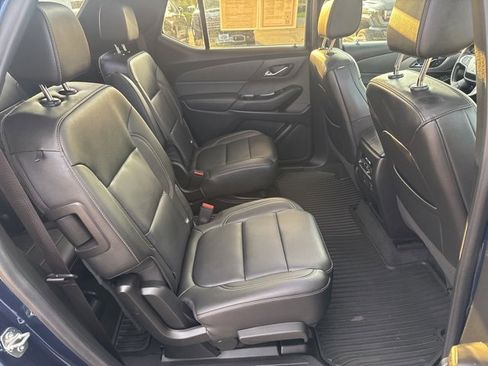Used 2023 Chevrolet Traverse LT w/ LT Premium Package image 25