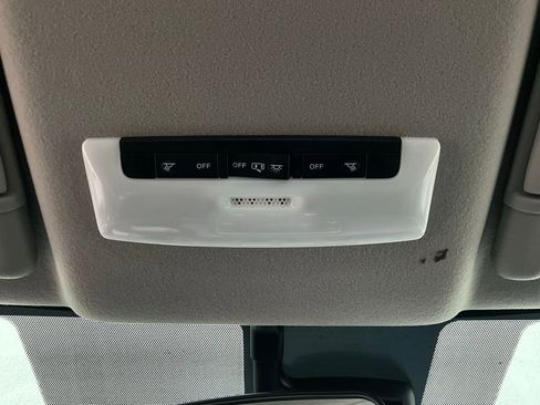 Used 2025 Nissan Versa SV image 16