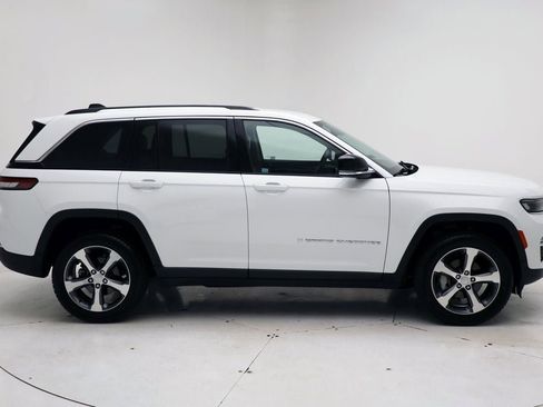 Used 2023 Jeep Grand Cherokee Limited image 3