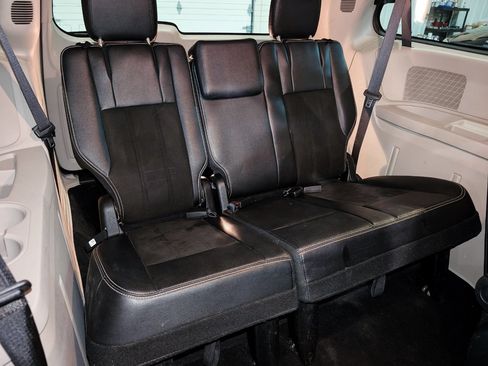 Used 2019 Dodge Grand Caravan SXT FWD image 27