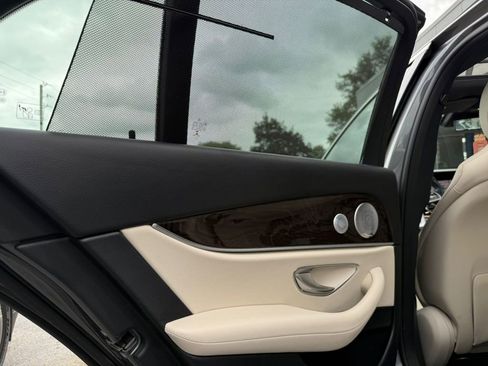 Used 2019 Mercedes-Benz E 300 4MATIC image 32