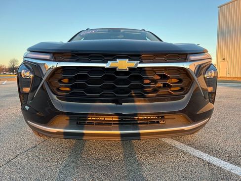 Used 2024 Chevrolet Trax LT image 11