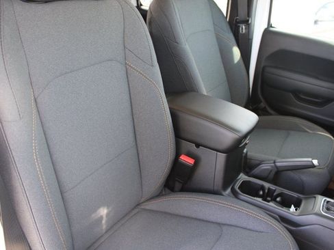 New 2026 Jeep Gladiator Sport image 25