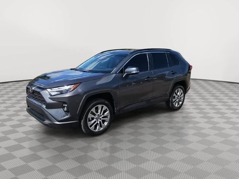 Used 2023 Toyota RAV4 XLE Premium image 4
