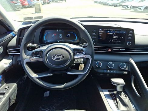 New 2026 Hyundai Elantra SE FWD image 8