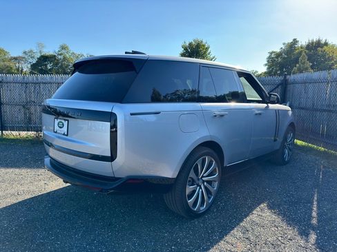 New 2025 Land Rover Range Rover SE image 7