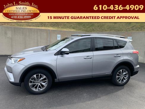 Used 2017 Toyota RAV4 XLE image 1