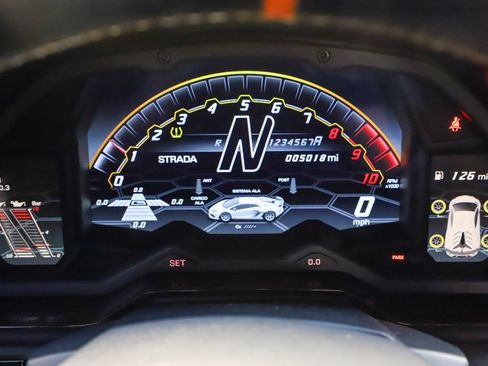 Used 2019 Lamborghini Aventador SVJ AWD/4WD image 4