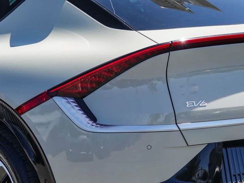 Certified 2023 Kia EV6 Wind w/ Wind Technology Package AWD/4WD image 7
