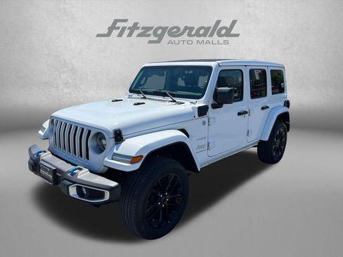 Used 2023 Jeep Wrangler Unlimited Sahara w/ Cold Weather Group AWD/4WD image 2