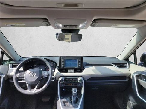 Used 2022 Toyota RAV4 XLE Premium FWD image 15