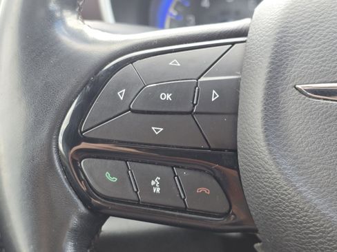 Used 2020 Chrysler Pacifica Touring-L image 27