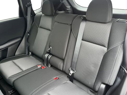 Used 2024 Mitsubishi Outlander ES image 16