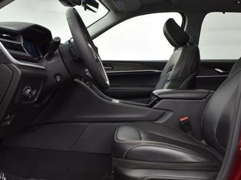 Used 2023 Jeep Grand Cherokee Limited w/ Luxury Tech Group II image 9