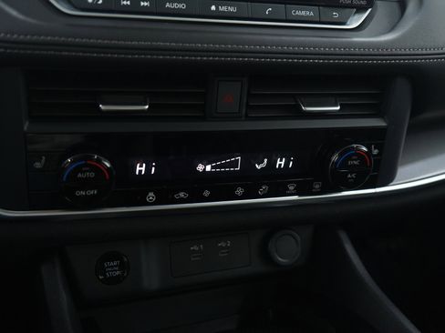 Used 2025 Nissan Rogue SV w/ SV Premium Package image 23