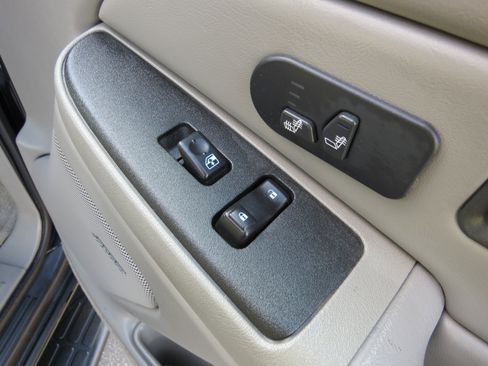 Used 2004 Chevrolet Tahoe LT w/ LT Preferred Equipment Group RWD image 27