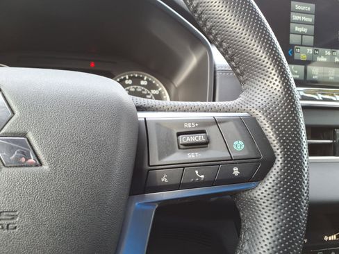 Used 2024 Mitsubishi Outlander SE image 27