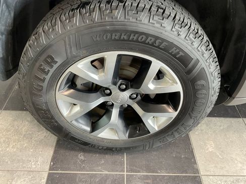 Used 2018 Jeep Cherokee Trailhawk AWD/4WD image 7