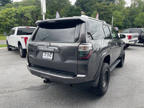 Used 2017 Toyota 4Runner SR5 AWD/4WD image 7