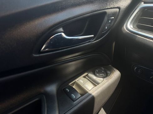 Used 2021 Chevrolet Equinox LT FWD image 18