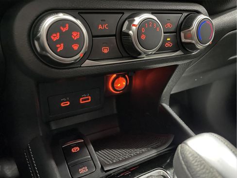 Used 2023 Nissan Kicks SV image 28