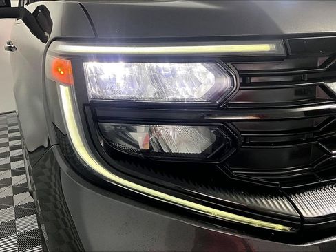 Used 2025 Ford Expedition Active AWD/4WD image 28