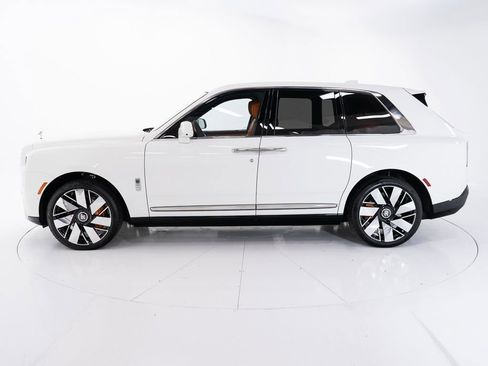 New 2026 Rolls-Royce Cullinan AWD/4WD image 2