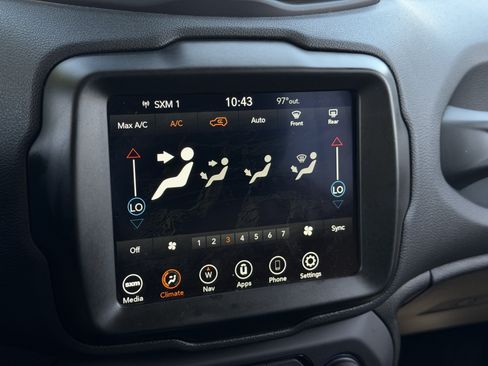 Used 2023 Jeep Renegade Latitude AWD/4WD image 29