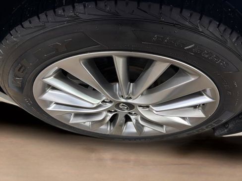 Used 2019 INFINITI Q50 Luxe w/ Essential Package (3.0T Luxe) image 11