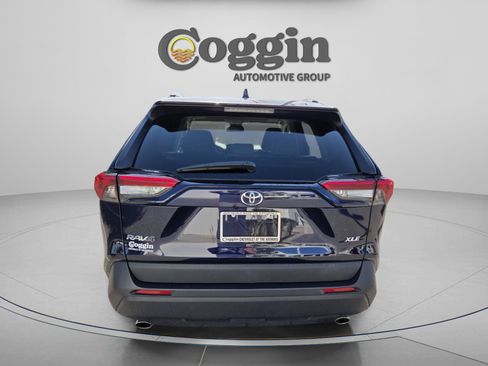 Used 2019 Toyota RAV4 XLE Premium FWD image 4
