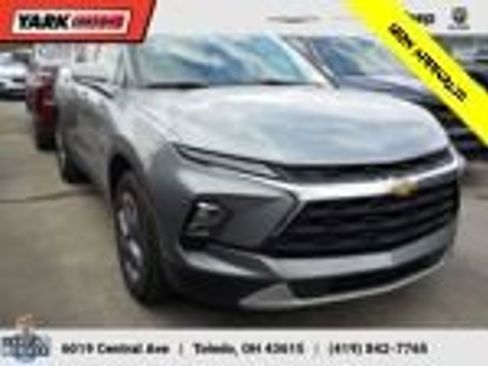 Used 2025 Chevrolet Blazer LT AWD/4WD image 1