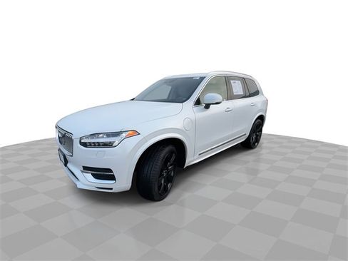 Used 2022 Volvo XC90 T8 Inscription image 4
