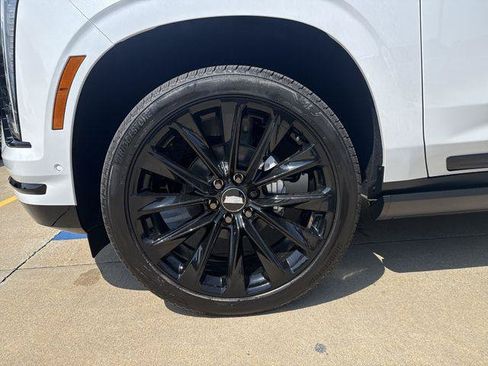 New 2026 Cadillac Escalade ESV Platinum Sport w/ LPO, ONYX Package AWD/4WD image 23