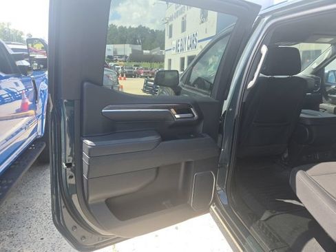 Used 2025 Chevrolet Silverado 1500 LT AWD/4WD image 35