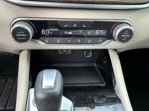 Used 2022 Nissan Altima 2.5 SL FWD image 19