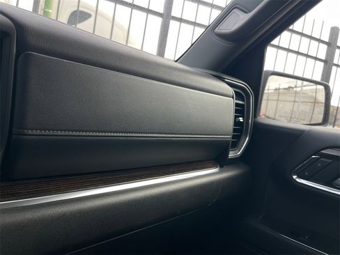 Used 2024 GMC Sierra 1500 SLE image 18