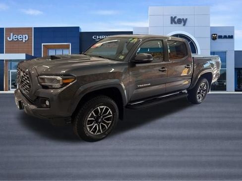 Used 2023 Toyota Tacoma TRD Sport w/ Technology Package AWD/4WD image 2