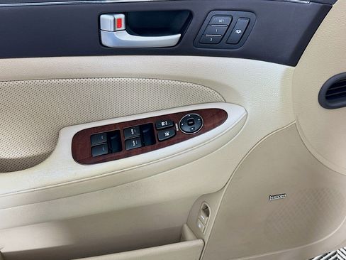 Used 2012 Hyundai Genesis 3.8 w/ Premium Pkg image 15