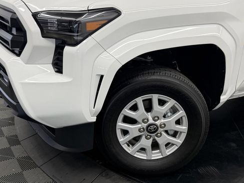 Used 2026 Toyota Tacoma SR5 AWD/4WD image 5