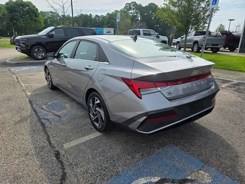 Used 2024 Hyundai Elantra Limited FWD image 2