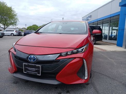 Used 2020 Toyota Prius Prime XLE FWD image 3