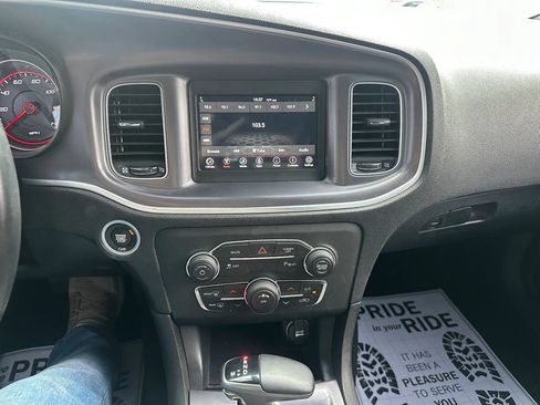 Used 2019 Dodge Charger SXT RWD image 9