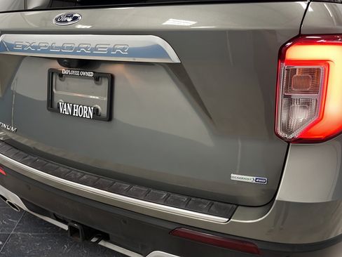 Used 2020 Ford Explorer Platinum w/ Premium Technology Package AWD/4WD image 43