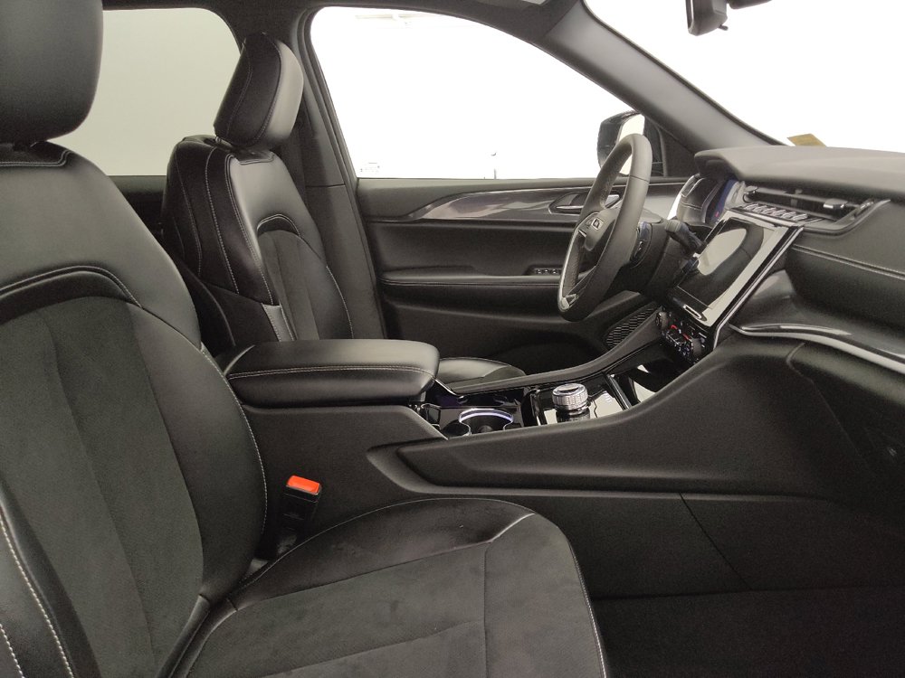Used 2023 Jeep Grand Cherokee Altitude AWD/4WD image 21