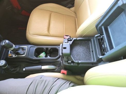 Used 2019 Jeep Wrangler Unlimited Sahara w/ Dual Top Group AWD/4WD image 63