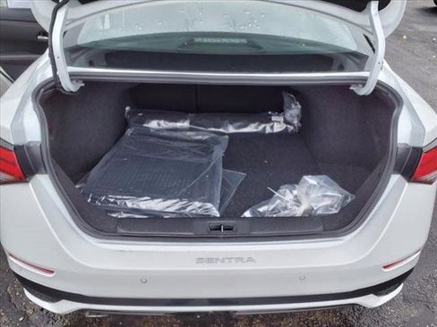 New 2025 Nissan Sentra SR image 9