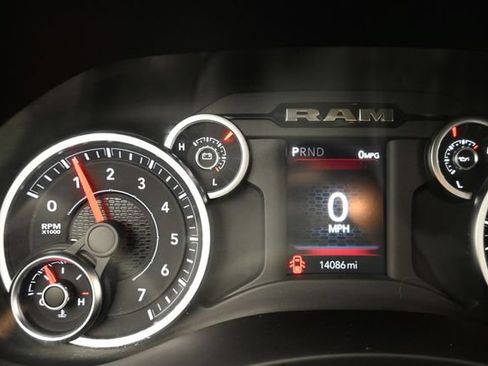 Used 2025 RAM 2500 Big Horn AWD/4WD image 13